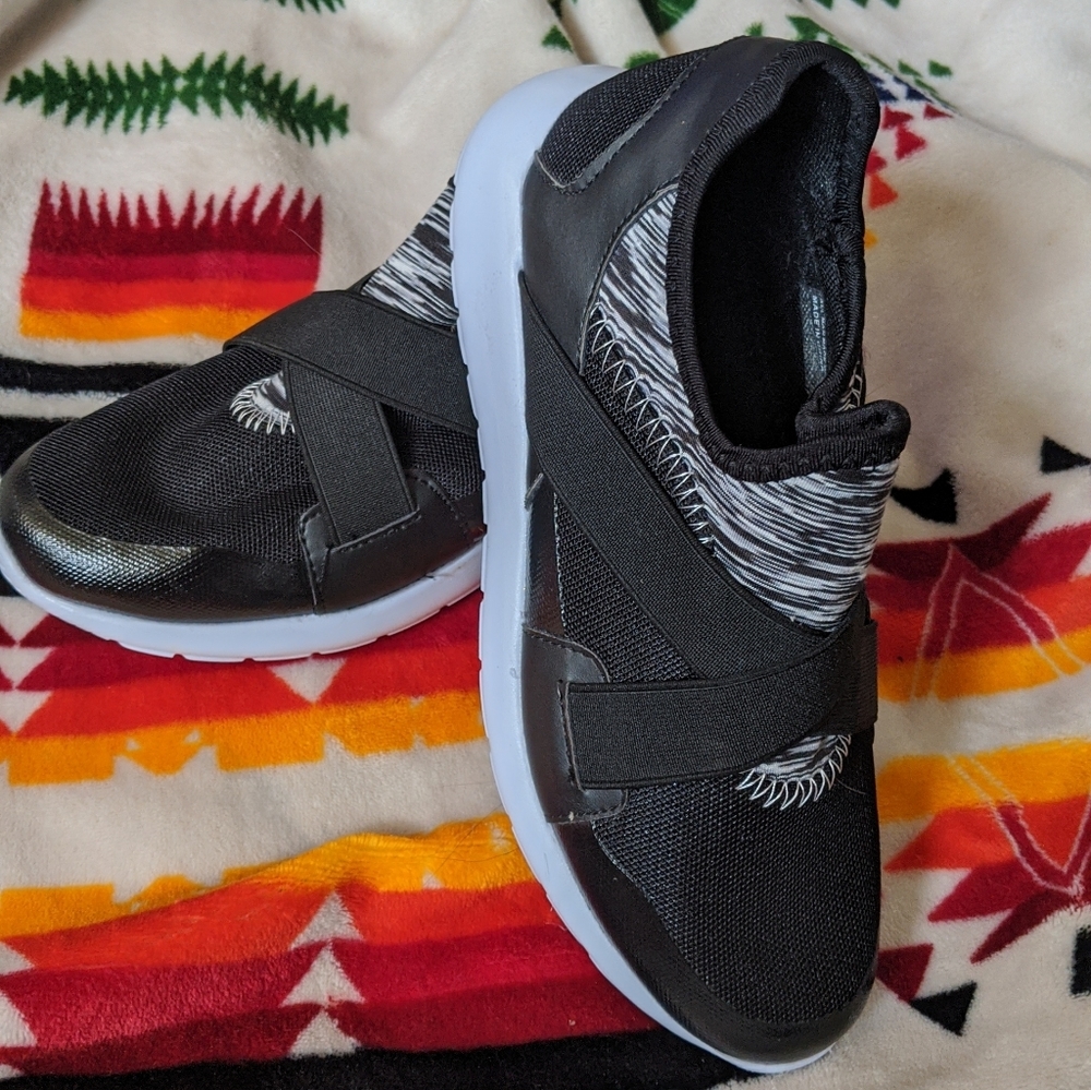 Athletic shoe